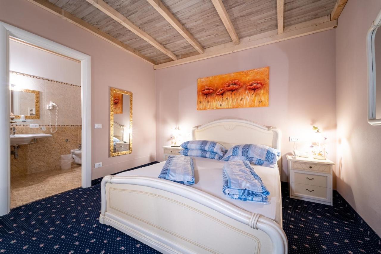 Borgo Dei Poeti Romantik Hotel Manerba del Garda Exterior foto