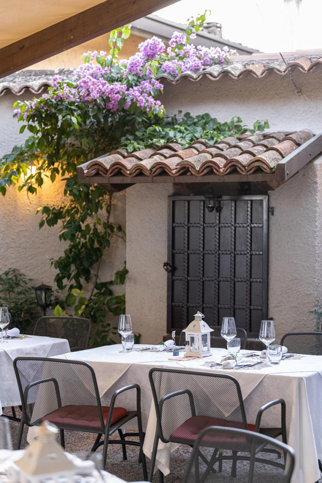 Borgo Dei Poeti Romantik Hotel Manerba del Garda Exterior foto