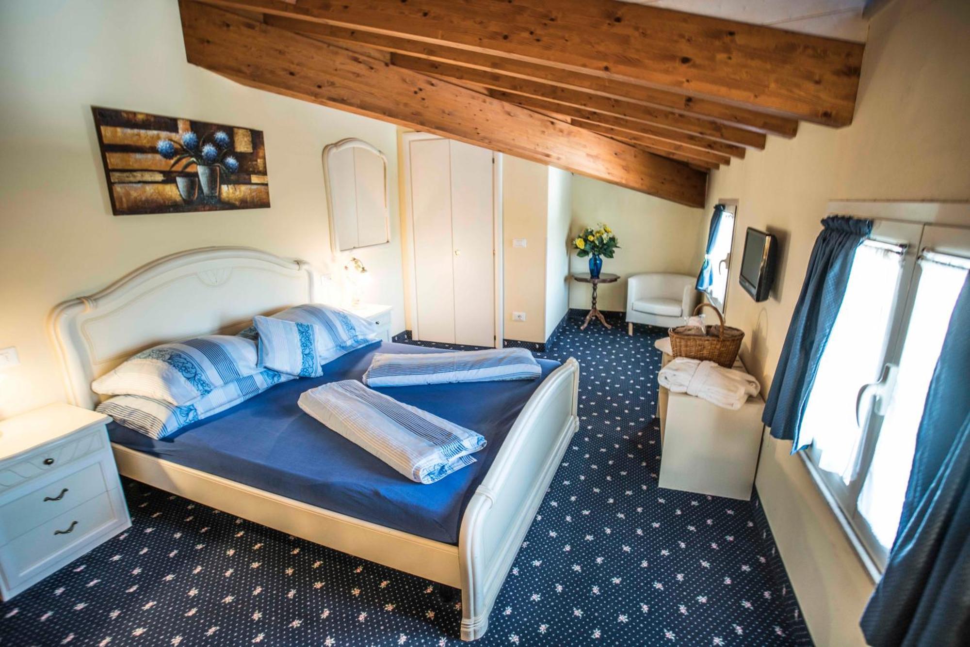 Borgo Dei Poeti Romantik Hotel Manerba del Garda Exterior foto