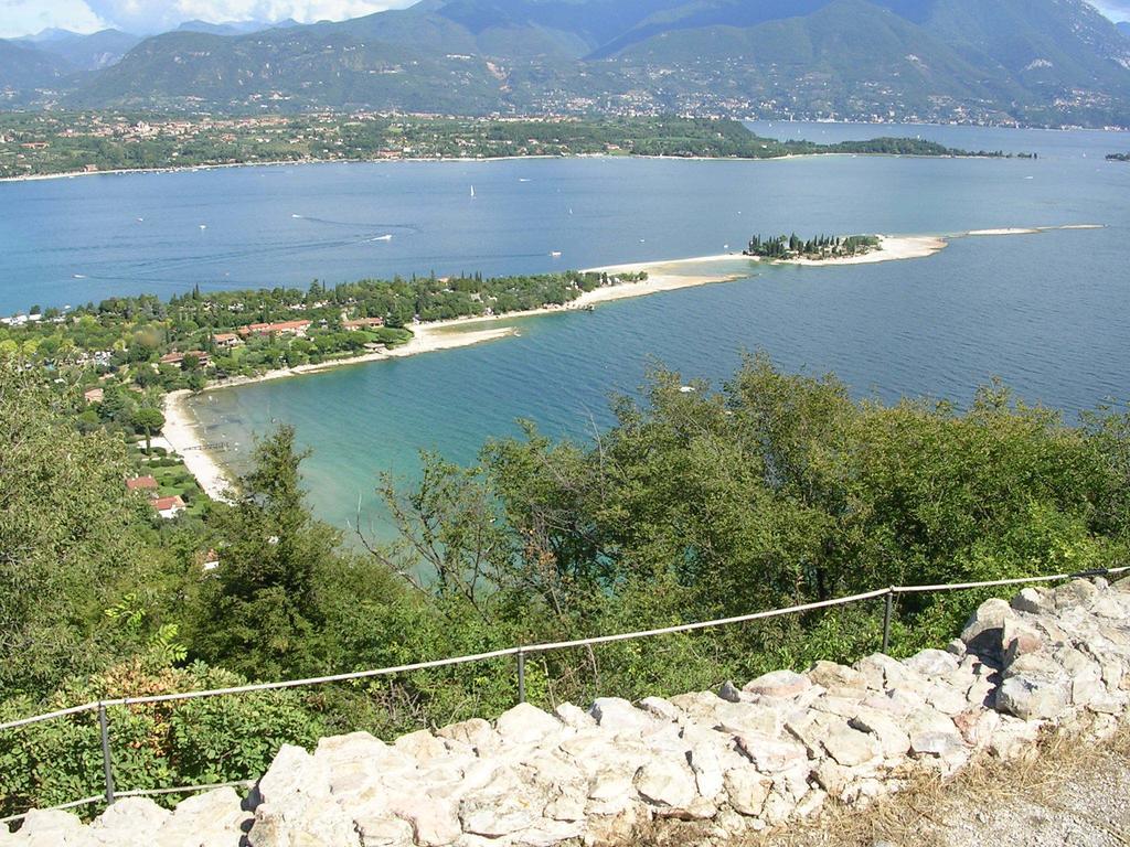 Borgo Dei Poeti Romantik Hotel Manerba del Garda Exterior foto