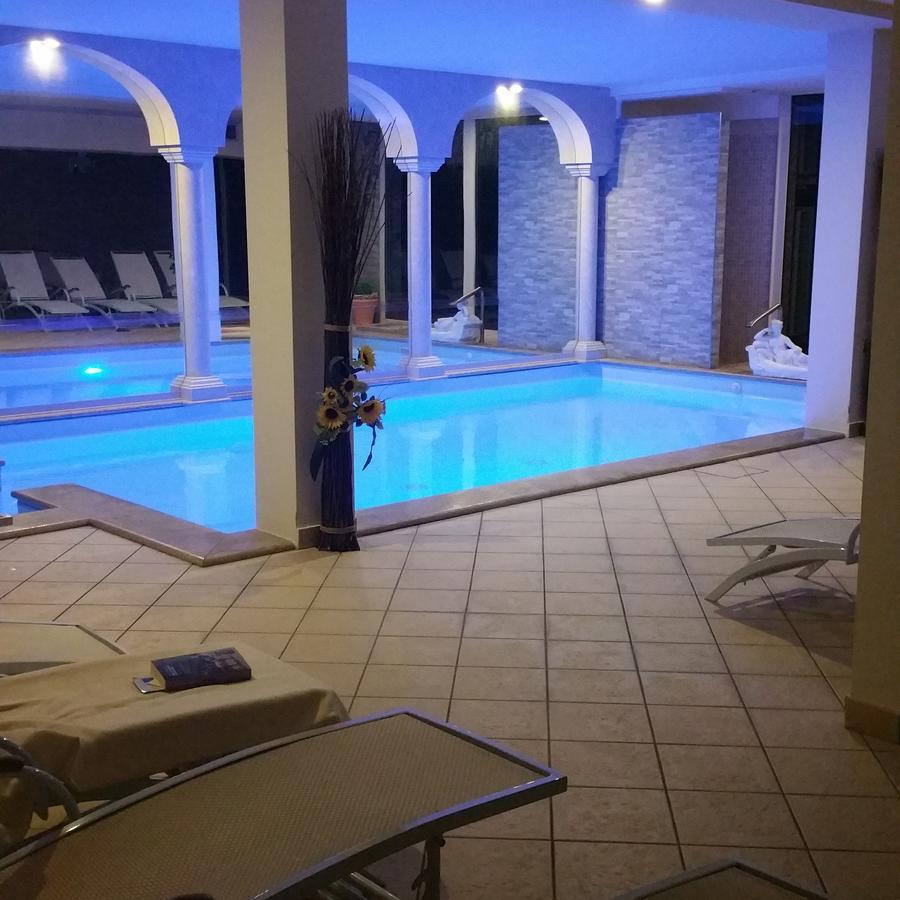 Borgo Dei Poeti Romantik Hotel Manerba del Garda Exterior foto
