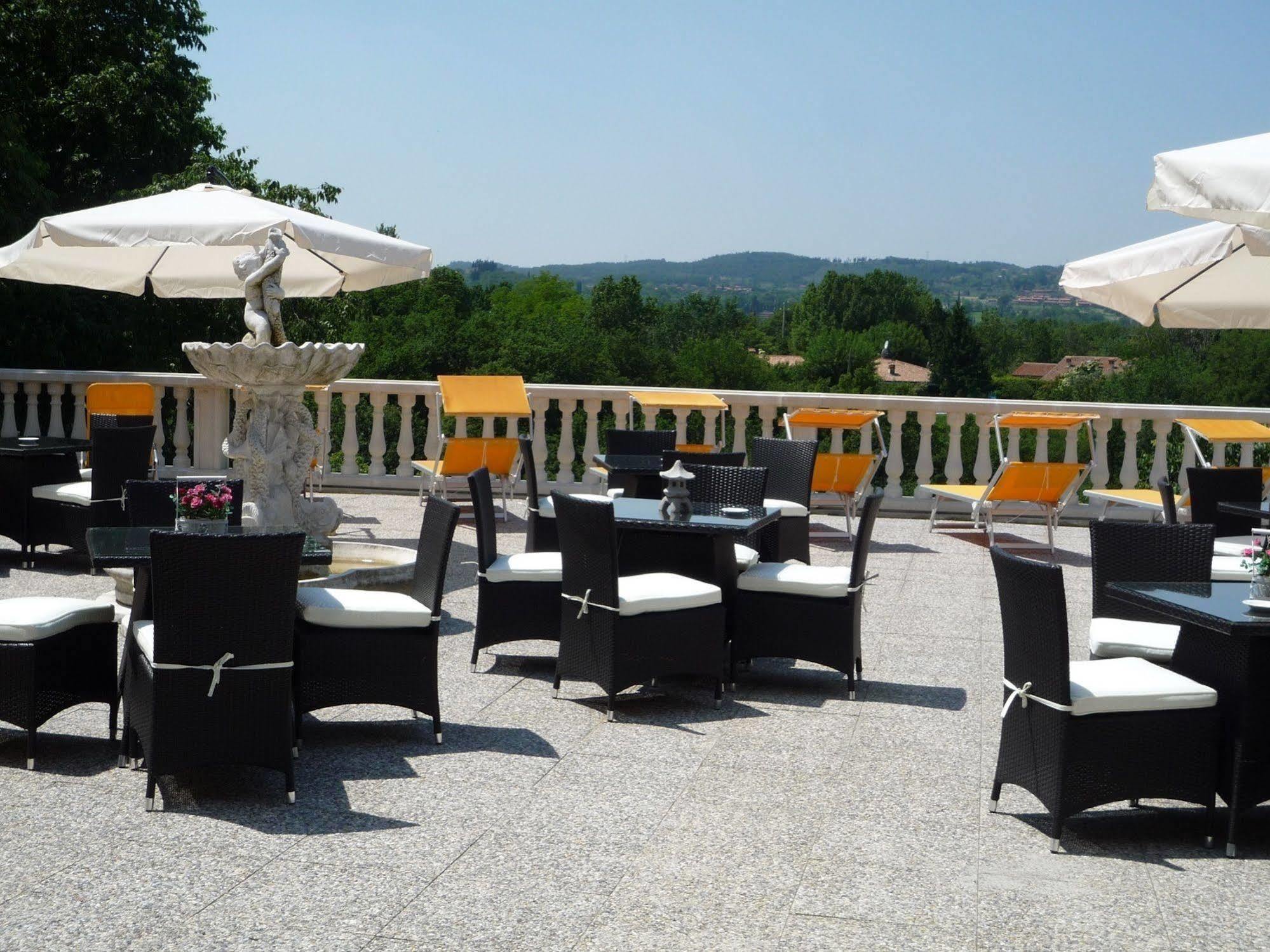 Borgo Dei Poeti Romantik Hotel Manerba del Garda Exterior foto