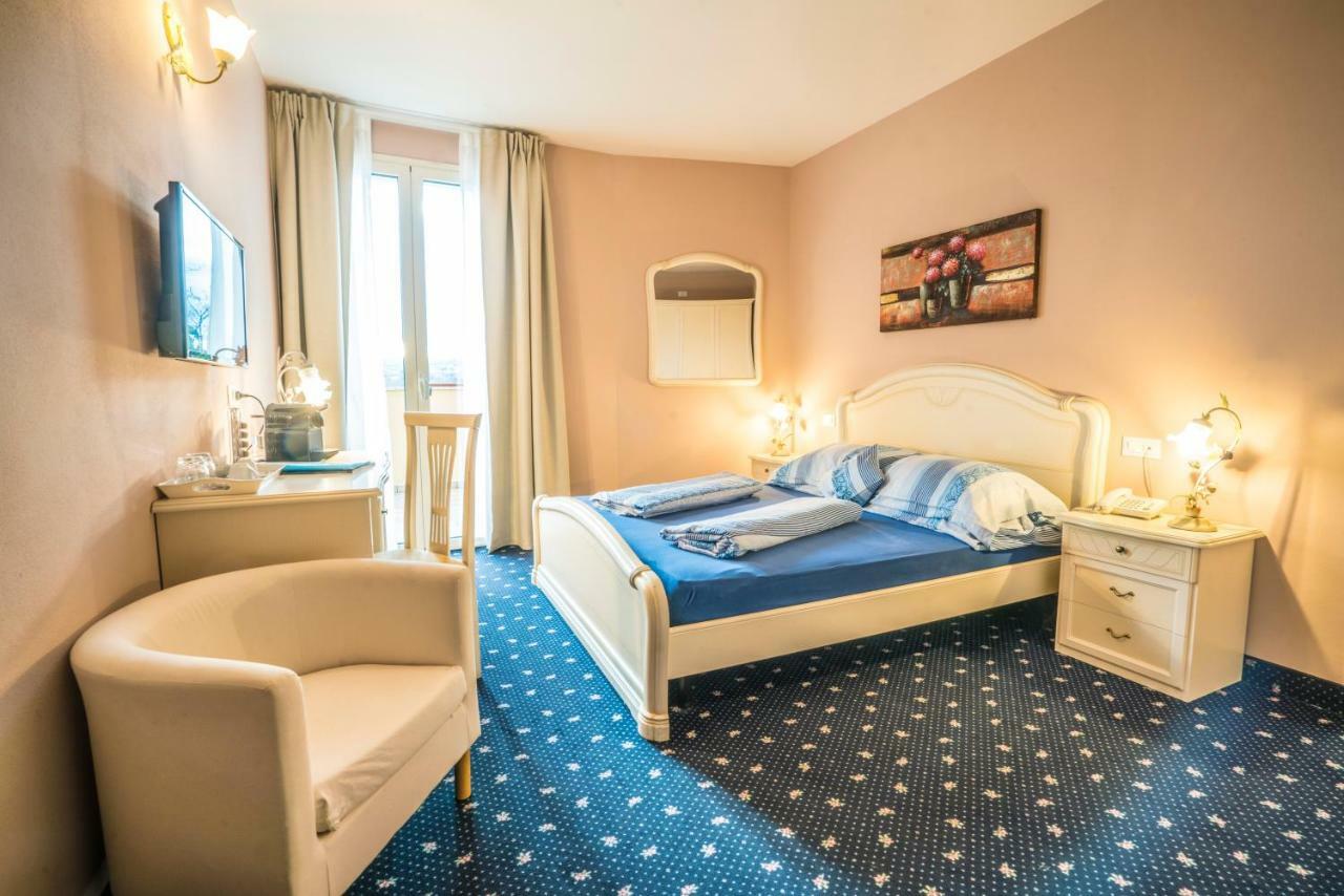 Borgo Dei Poeti Romantik Hotel Manerba del Garda Exterior foto