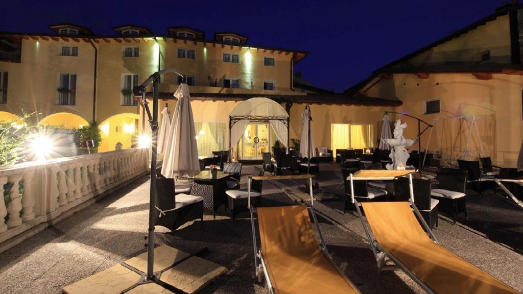 Borgo Dei Poeti Romantik Hotel Manerba del Garda Exterior foto